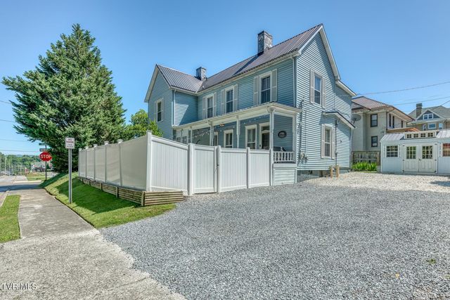 123 East Unaka Avenue, Johnson City, TN 37601