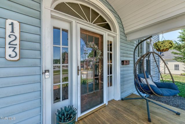 123 East Unaka Avenue, Johnson City, TN 37601