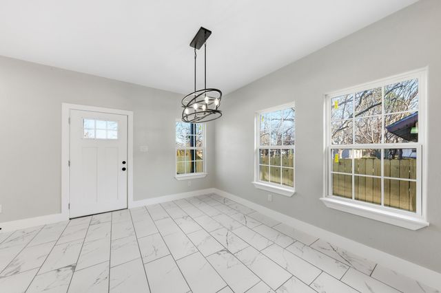 1202 N Breckenridge Street, Ennis, TX 75119