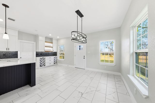 1202 N Breckenridge Street, Ennis, TX 75119