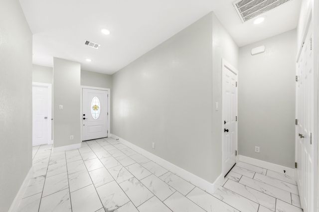 1202 N Breckenridge Street, Ennis, TX 75119