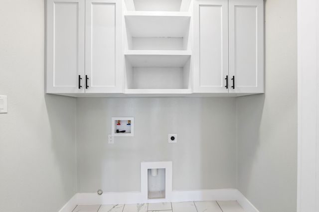 1202 N Breckenridge Street, Ennis, TX 75119