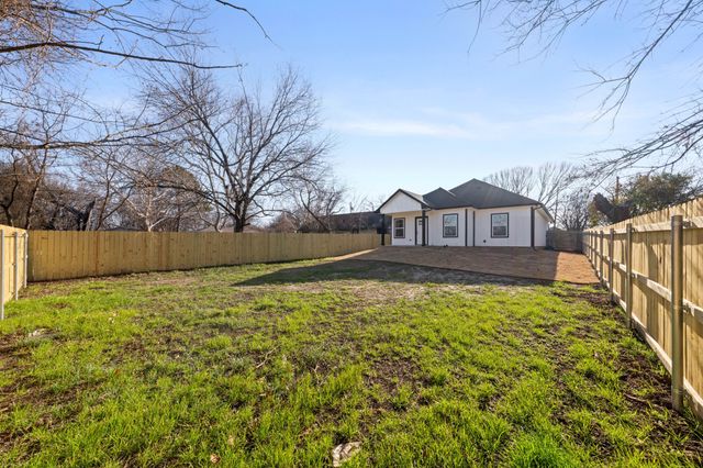 1202 N Breckenridge Street, Ennis, TX 75119