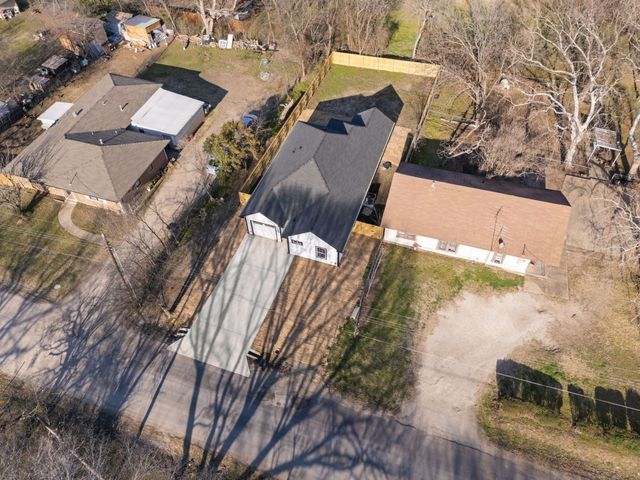 1202 N Breckenridge Street, Ennis, TX 75119