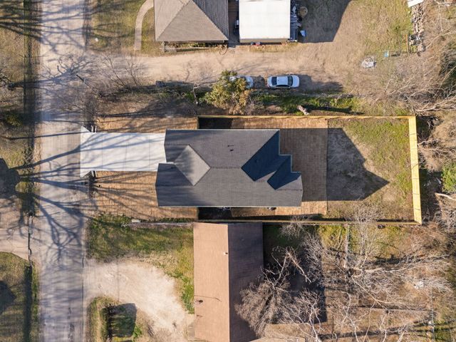 1202 N Breckenridge Street, Ennis, TX 75119