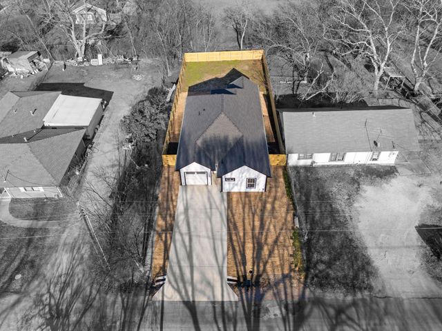 1202 N Breckenridge Street, Ennis, TX 75119