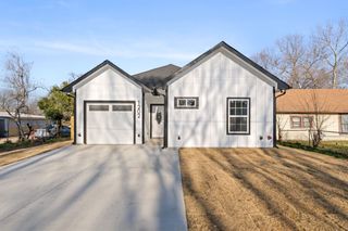1202 N Breckenridge Street, Ennis, TX 75119