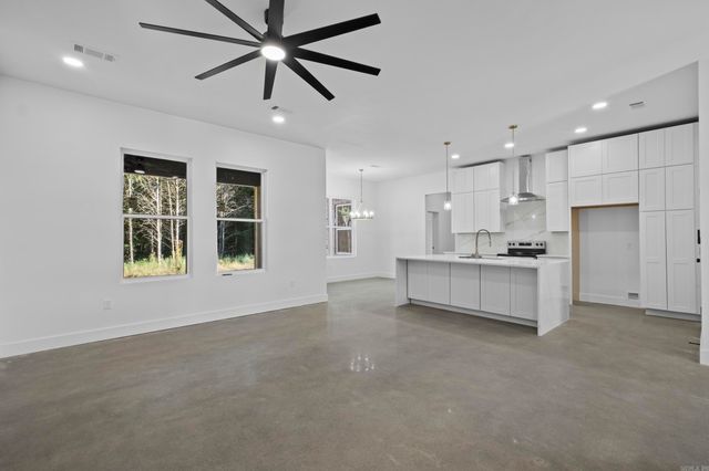 1712 Seattle Slew Street, Searcy, AR 72143