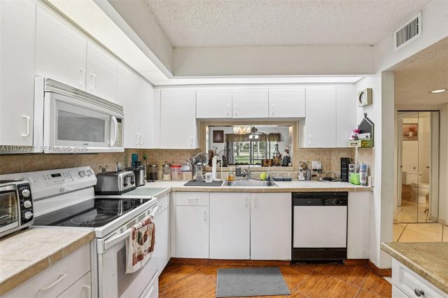 901 SW 138th Ave 108C, Pembroke Pines, FL 33027