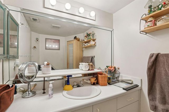 901 SW 138th Ave 108C, Pembroke Pines, FL 33027