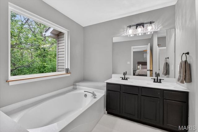 22 Eagle Spur Court, St Charles, MO 63303