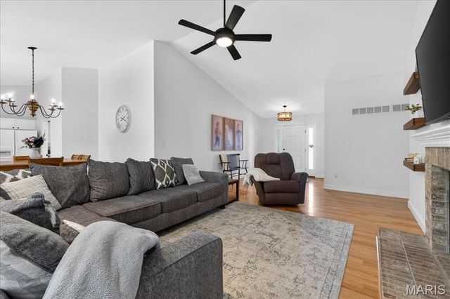 22 Eagle Spur Court, St Charles, MO 63303
