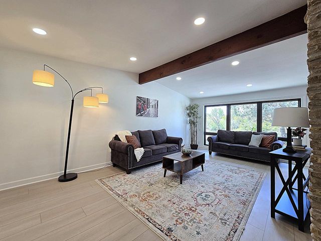18400 Beverly Hills DRIVE, Brookfield, WI 53045