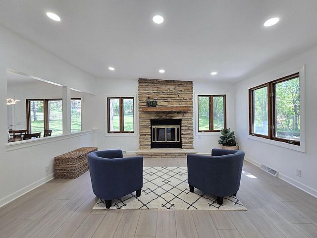 18400 Beverly Hills DRIVE, Brookfield, WI 53045