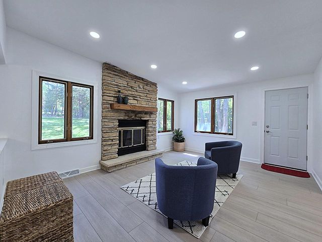18400 Beverly Hills DRIVE, Brookfield, WI 53045