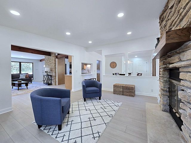 18400 Beverly Hills DRIVE, Brookfield, WI 53045