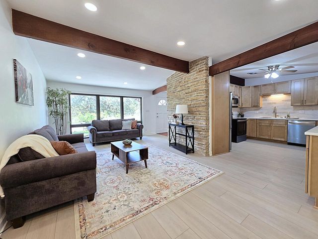 18400 Beverly Hills DRIVE, Brookfield, WI 53045