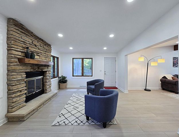 18400 Beverly Hills DRIVE, Brookfield, WI 53045