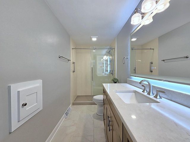 18400 Beverly Hills DRIVE, Brookfield, WI 53045