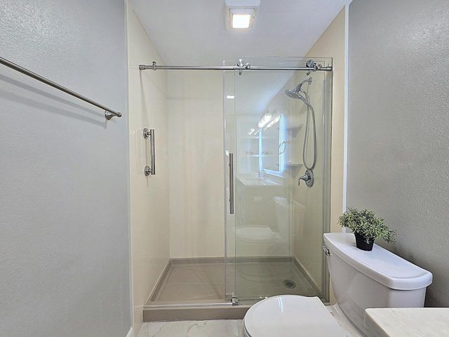 18400 Beverly Hills DRIVE, Brookfield, WI 53045