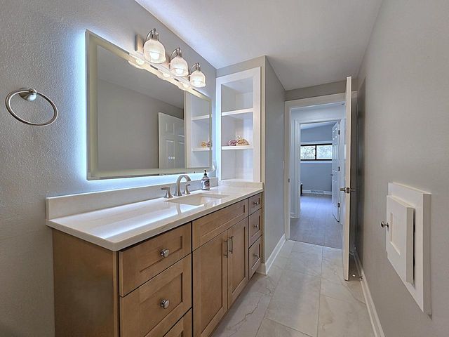 18400 Beverly Hills DRIVE, Brookfield, WI 53045