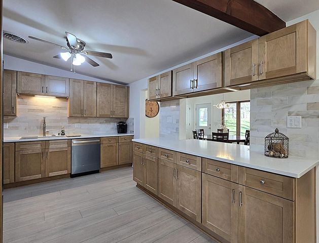 18400 Beverly Hills DRIVE, Brookfield, WI 53045