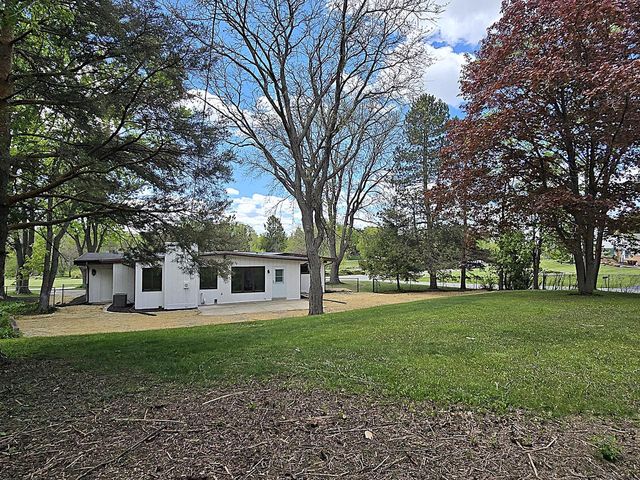 18400 Beverly Hills DRIVE, Brookfield, WI 53045