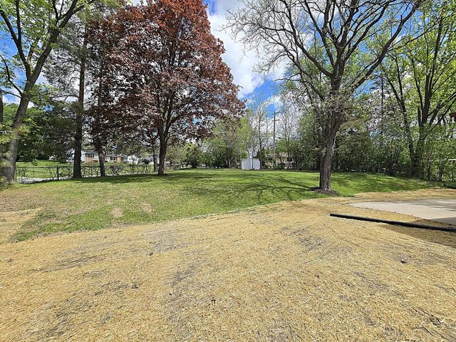 18400 Beverly Hills DRIVE, Brookfield, WI 53045