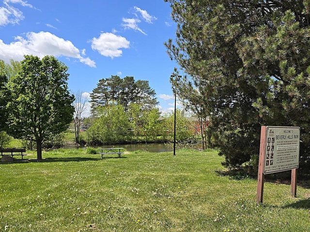 18400 Beverly Hills DRIVE, Brookfield, WI 53045