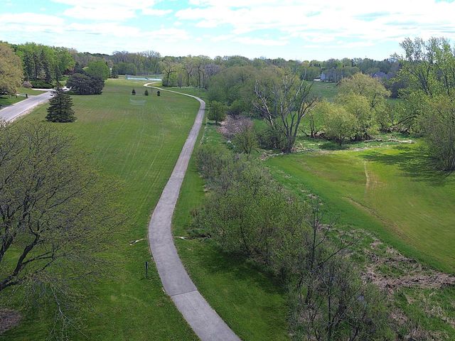 18400 Beverly Hills DRIVE, Brookfield, WI 53045