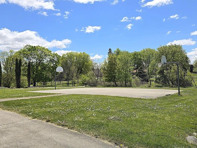 18400 Beverly Hills DRIVE, Brookfield, WI 53045