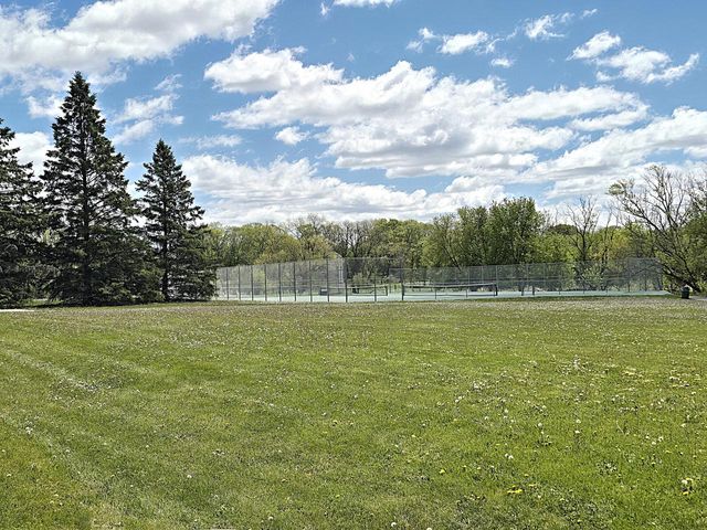 18400 Beverly Hills DRIVE, Brookfield, WI 53045