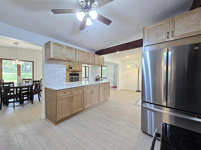 18400 Beverly Hills DRIVE, Brookfield, WI 53045