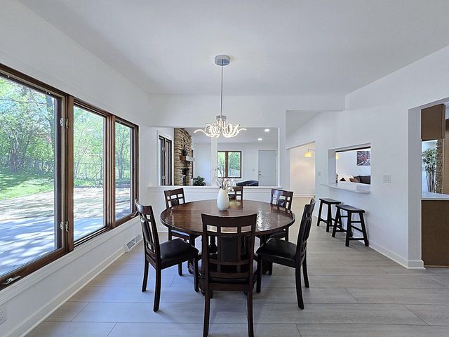 18400 Beverly Hills DRIVE, Brookfield, WI 53045