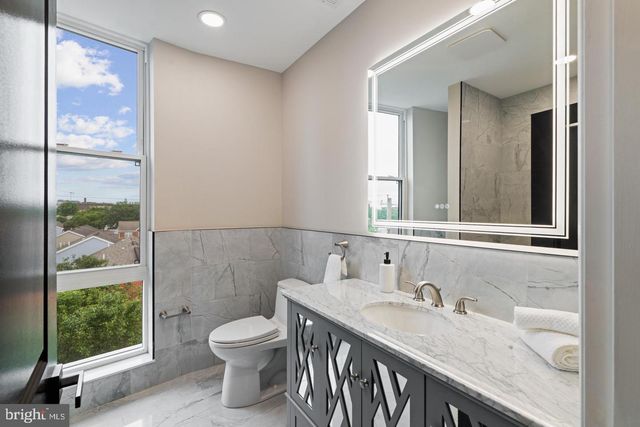 246 MONTROSE ST, Philadelphia, PA 19147