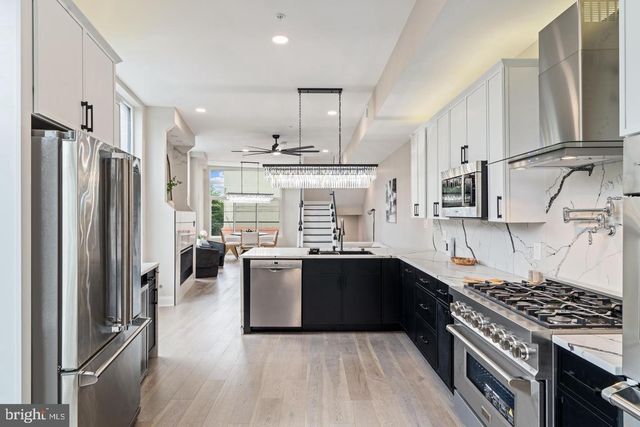 246 MONTROSE ST, Philadelphia, PA 19147