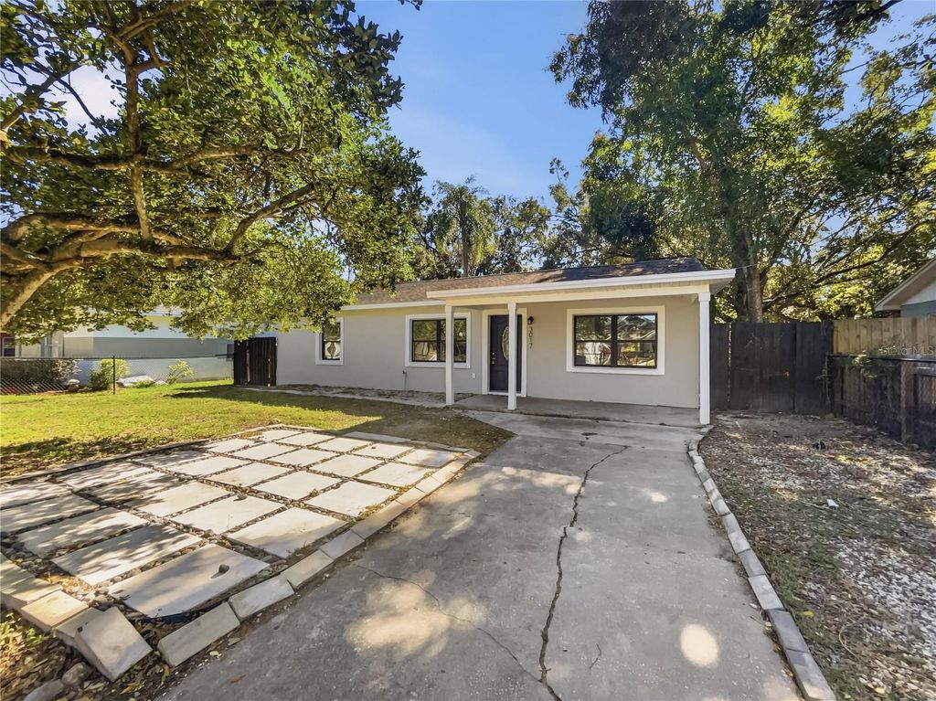 Image 7 of property listing at 3017 E IDLEWILD AVENUE, Tampa, FL 33610