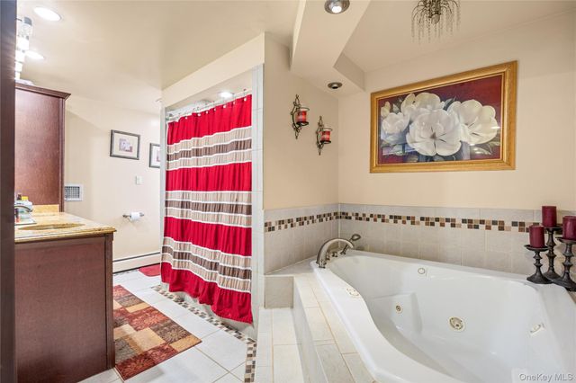 21 Darewood Lane, Valley Stream, NY 11581