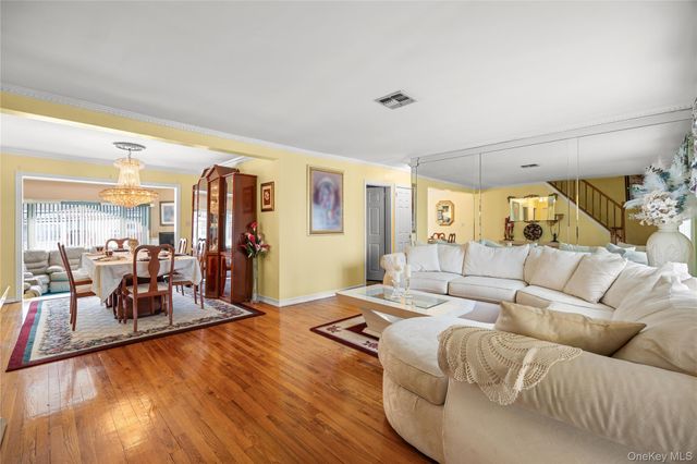 21 Darewood Lane, Valley Stream, NY 11581