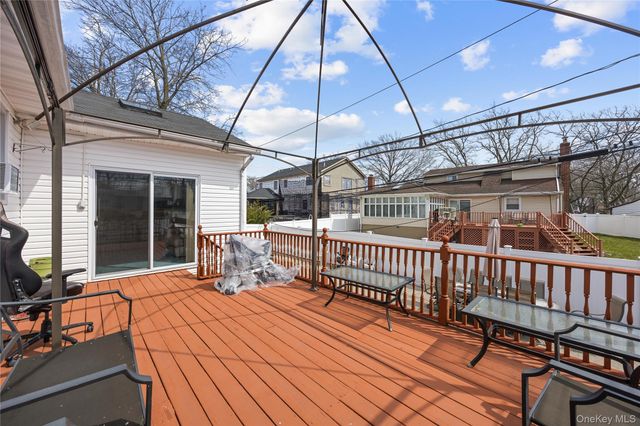 21 Darewood Lane, Valley Stream, NY 11581
