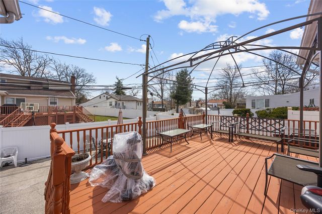 21 Darewood Lane, Valley Stream, NY 11581