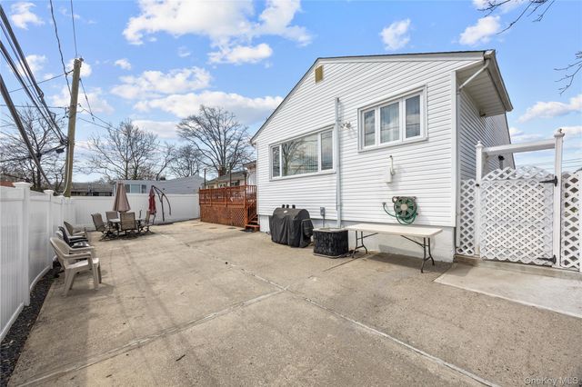 21 Darewood Lane, Valley Stream, NY 11581