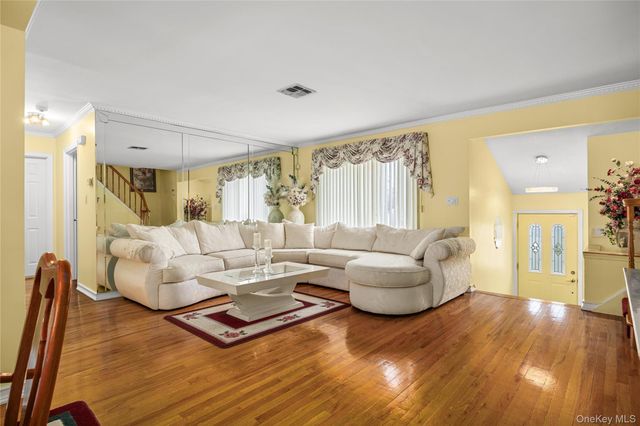 21 Darewood Lane, Valley Stream, NY 11581