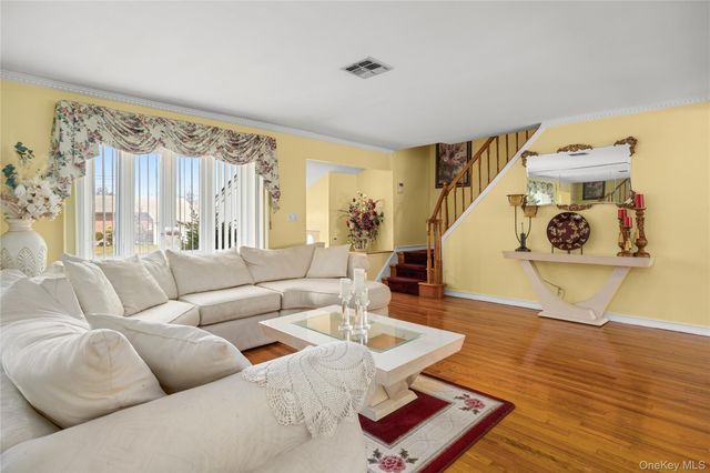 21 Darewood Lane, Valley Stream, NY 11581