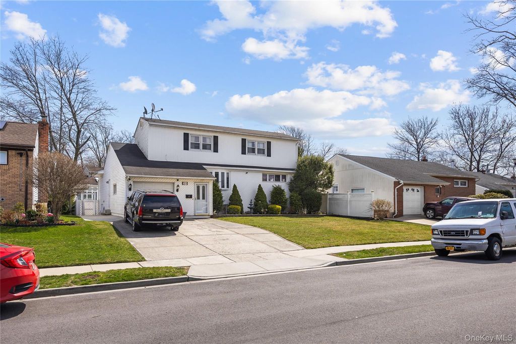 21 Darewood Lane, Valley Stream, NY 11581