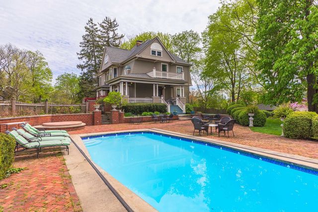 5 Broadway Place, Normal, IL 61761