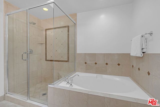 143 N Arnaz Drive 304, Beverly Hills, CA 90211