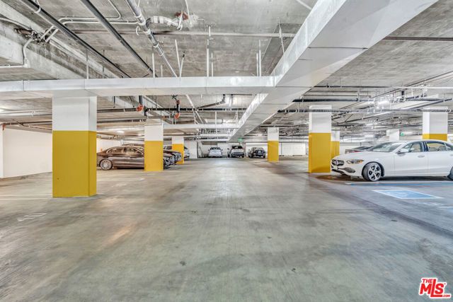 143 N Arnaz Drive 304, Beverly Hills, CA 90211