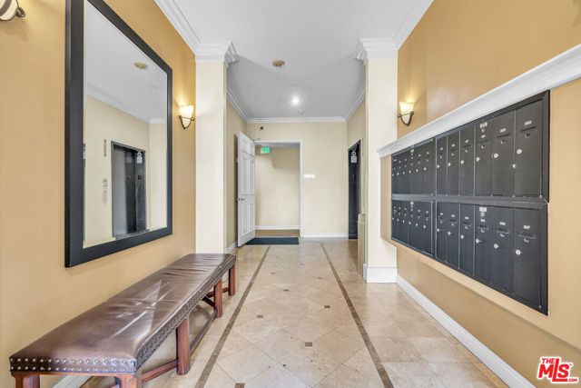 143 N Arnaz Drive 304, Beverly Hills, CA 90211