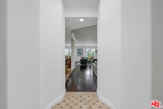 143 N Arnaz Drive 304, Beverly Hills, CA 90211